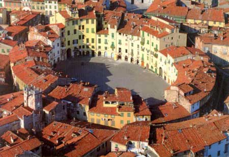 Lucca - Tour por la ciudad recorriendo las iglesia