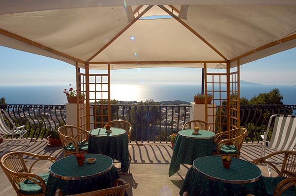 Capri - Aperitivos en la sima de Monte Solaro